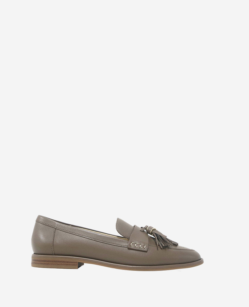Kenneth Cole Lyra Leather Loafer | SHITAKE LEATHER