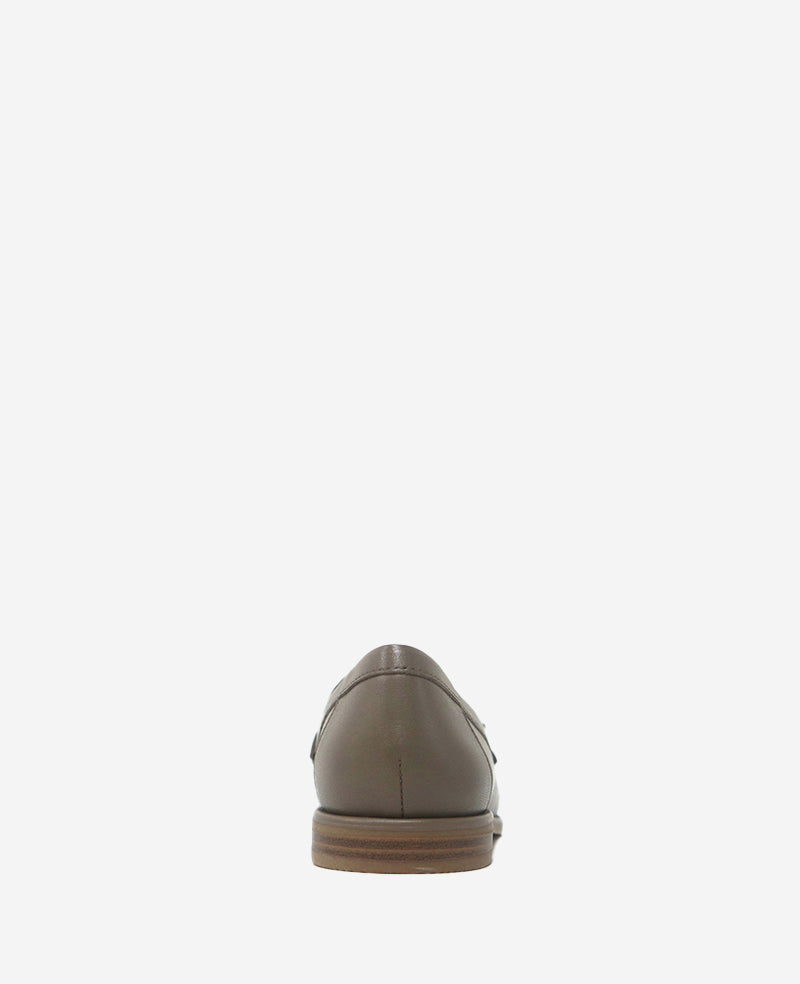Kenneth Cole Lyra Leather Loafer | SHITAKE LEATHER