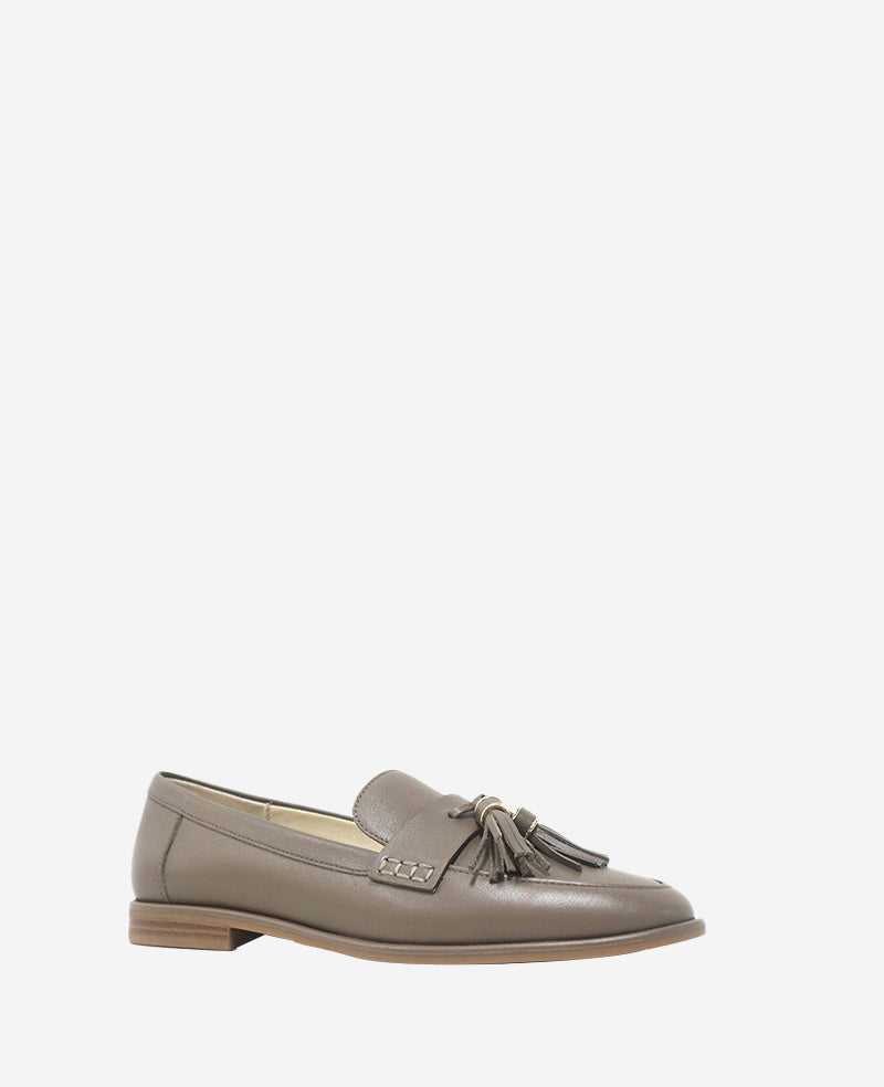 Kenneth Cole Lyra Leather Loafer | SHITAKE LEATHER
