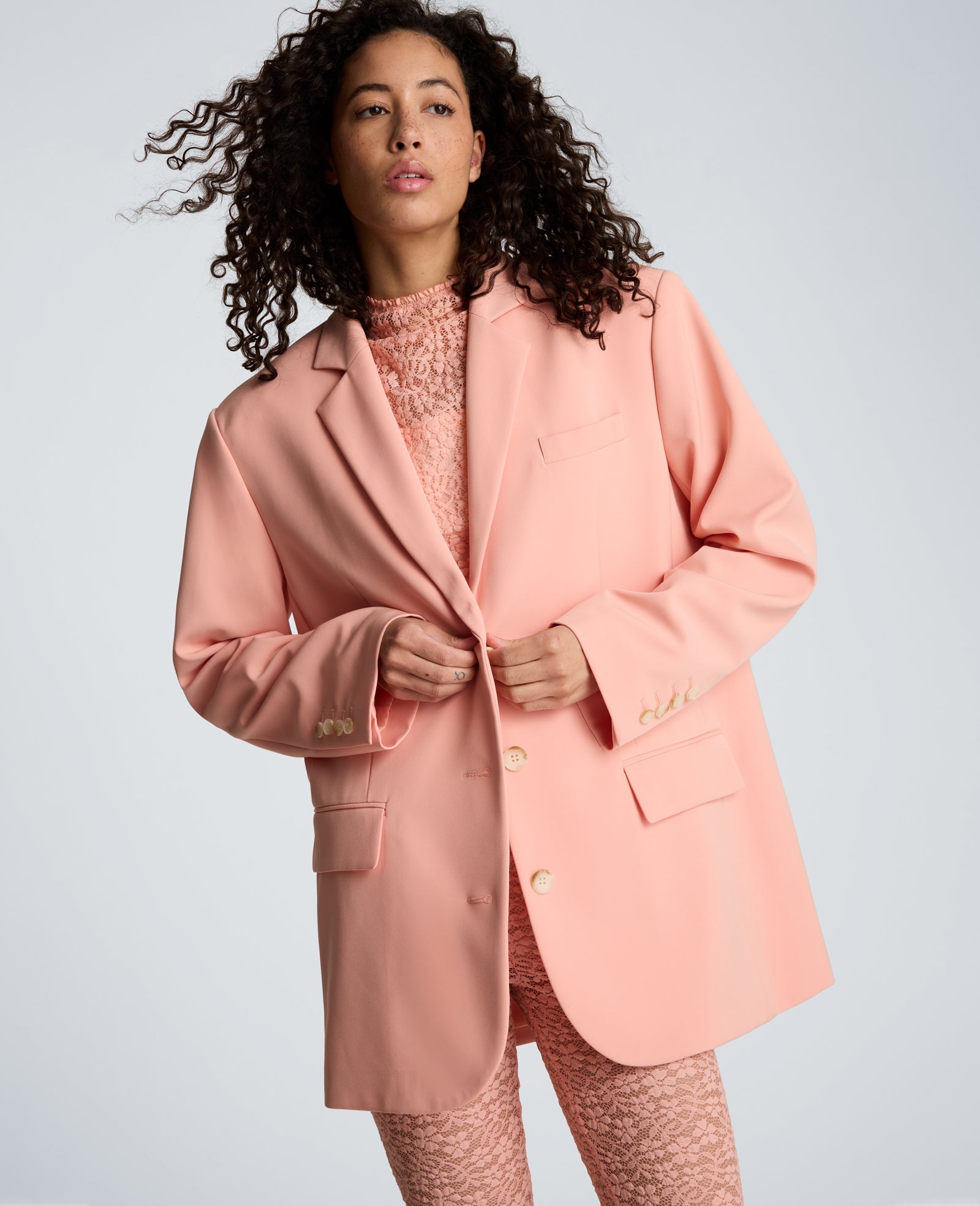 Kenneth Cole Vision Twill Three Button Boyfriend Jacket with Flap Pockets | SOFT PEACH