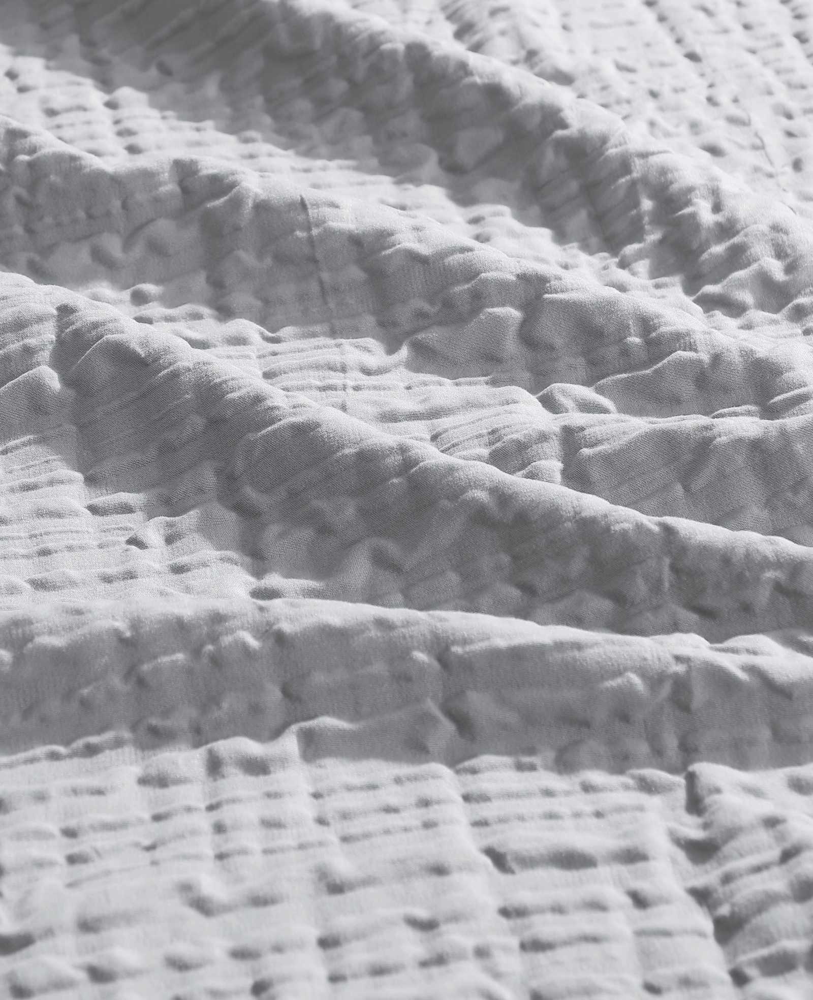 Kenneth Cole Serenity Wavy Lines Duvet Cover Set | GREY