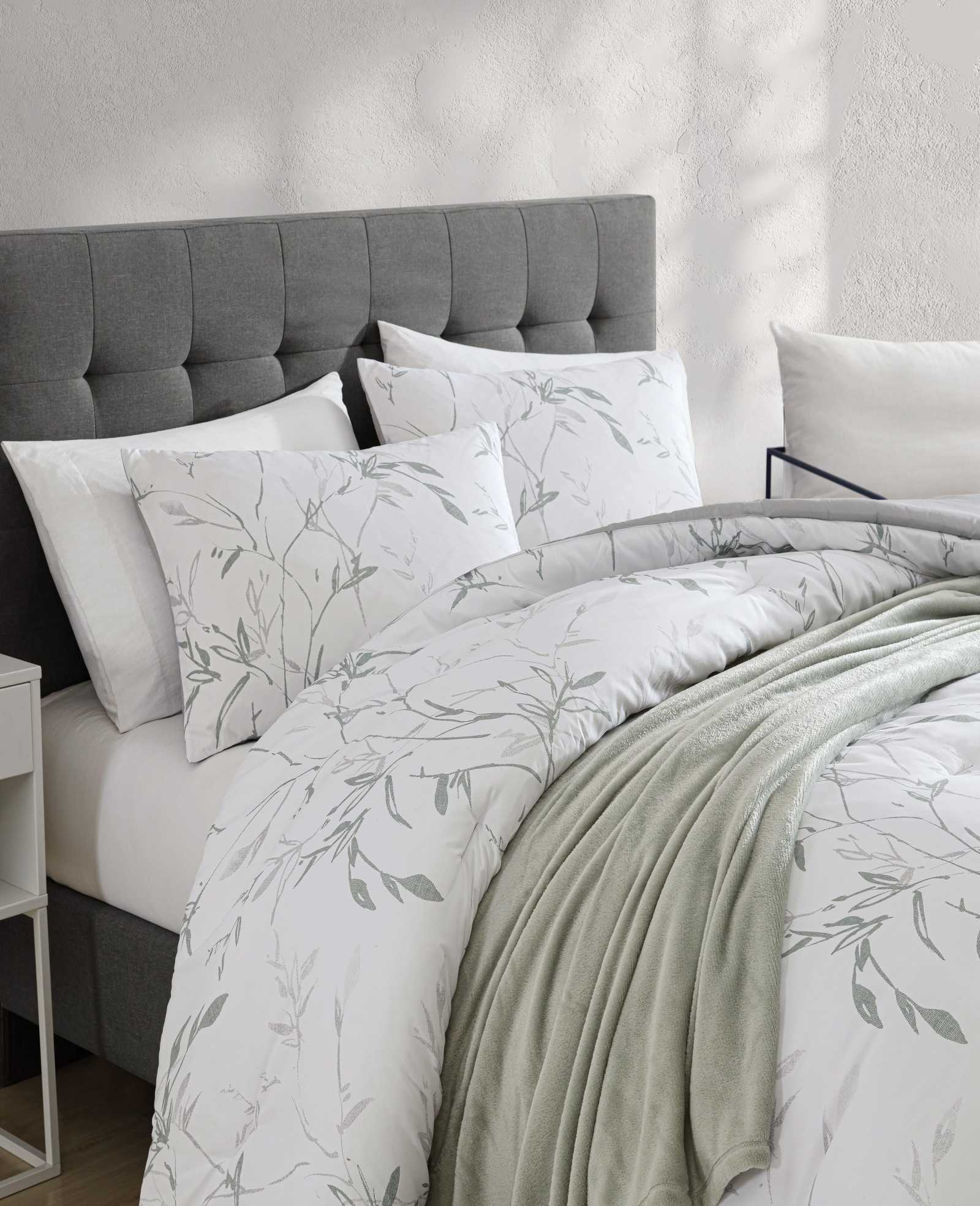 Kenneth Cole Ink Wash Vine Comforter + Sham Set | GREEN