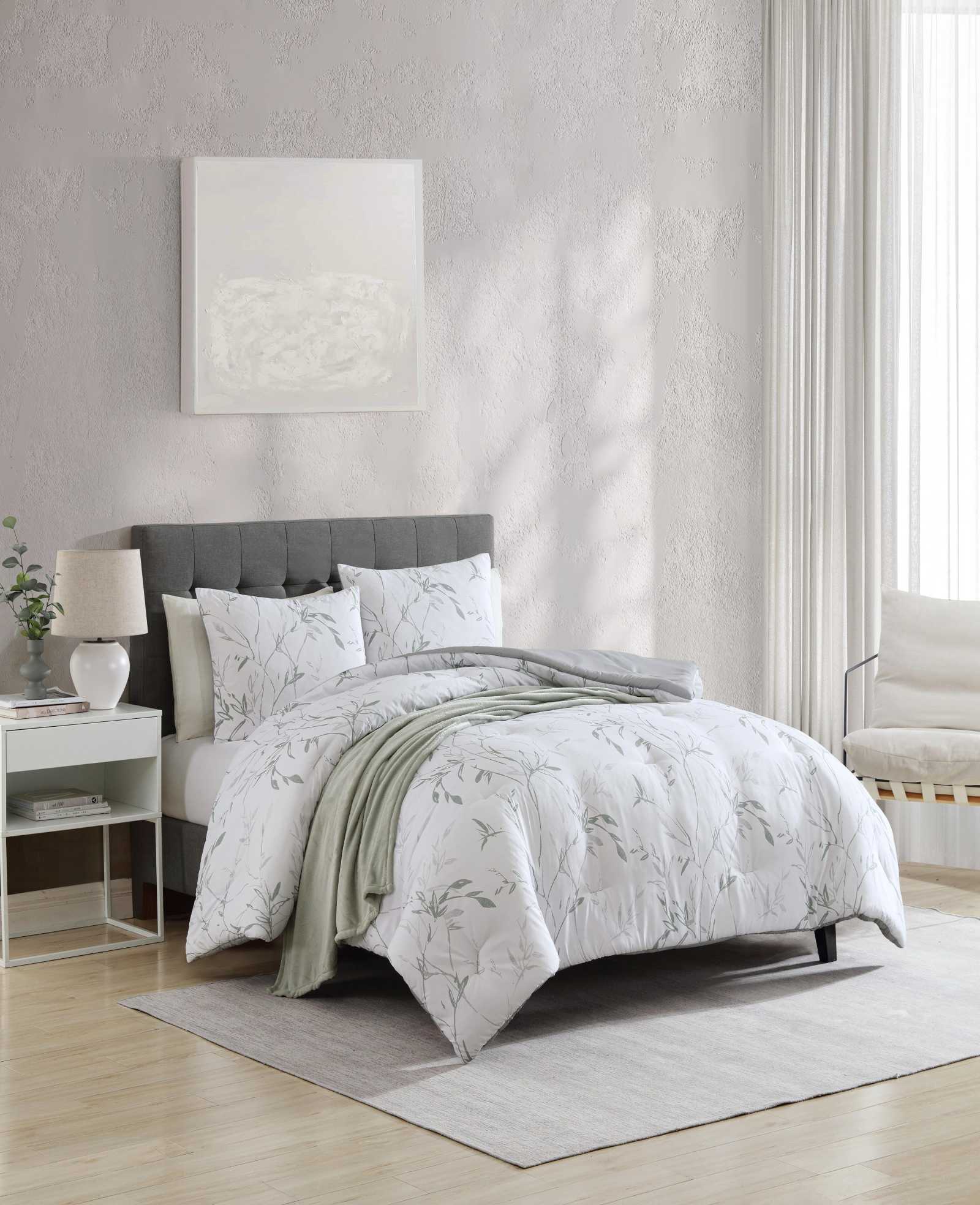 Kenneth Cole Ink Wash Vine Comforter + Sham Set | GREEN