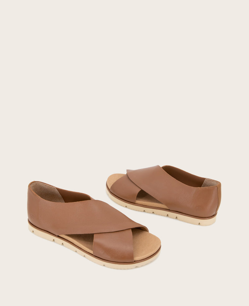 Kenneth Cole Leslie X-Band Sandal Luggage – Women’s Tread Sole | KC | LUGGAGE LEATHER