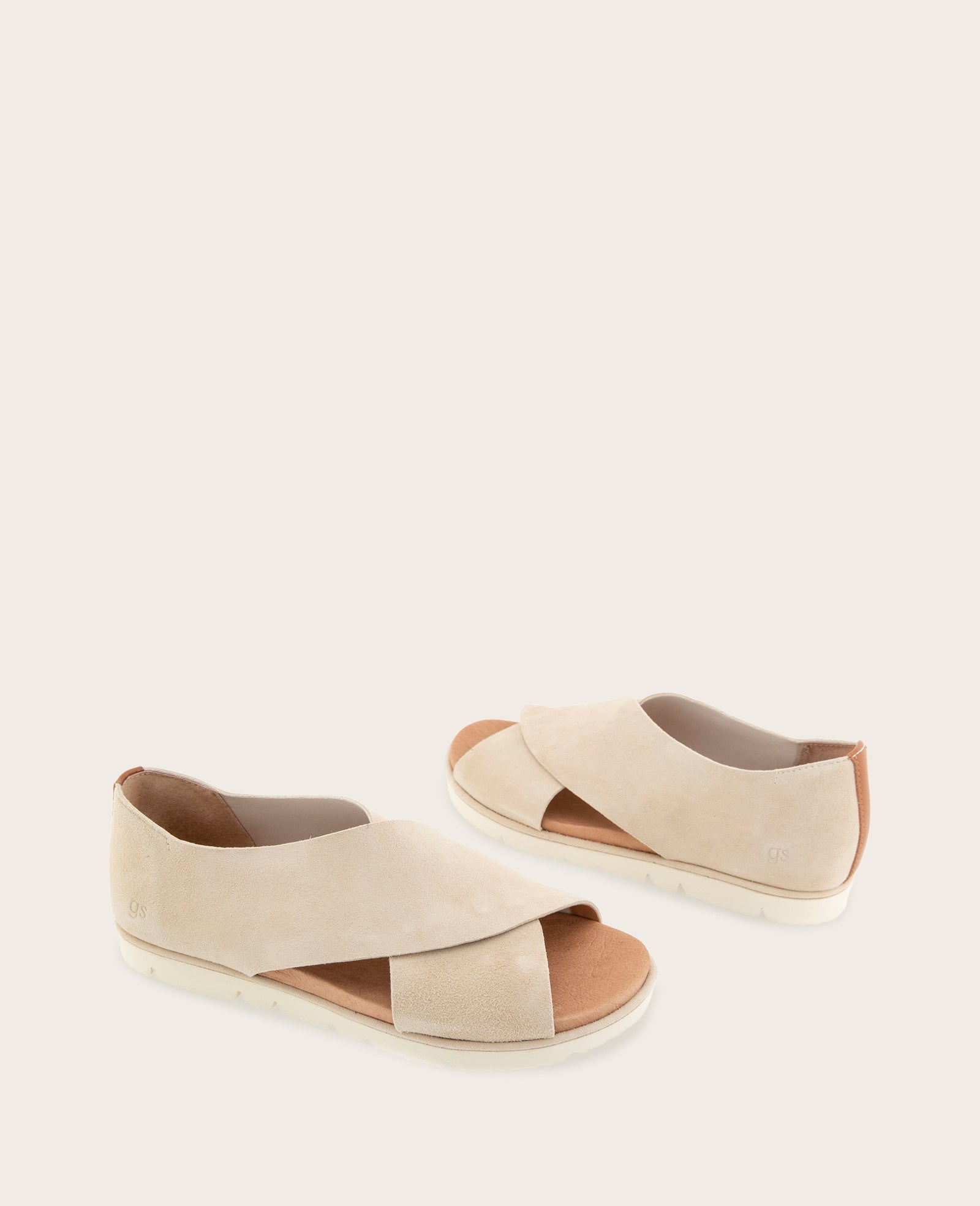 Kenneth Cole GENTLE SOULS - Leslie X Band Leather Tread Sole Sandal | DOE SUEDE