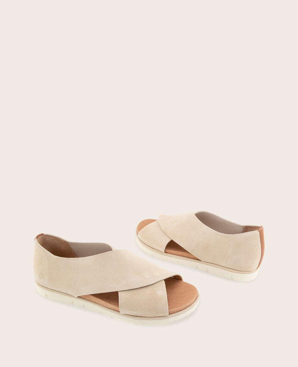 Kenneth Cole GENTLE SOULS - Leslie X Band Leather Tread Sole Sandal | DOE SUEDE