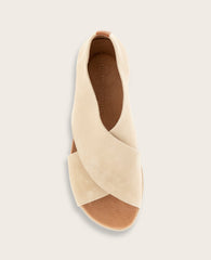 Kenneth Cole GENTLE SOULS - Leslie X Band Leather Tread Sole Sandal | DOE SUEDE