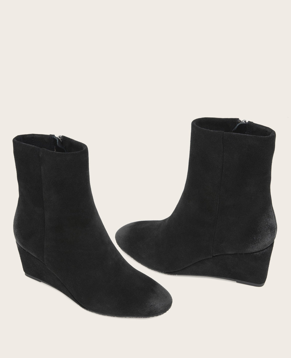 Kenneth Cole GENTLE SOULS - Nash Suede Side Zip Wedge Bootie | BLACK SUEDE