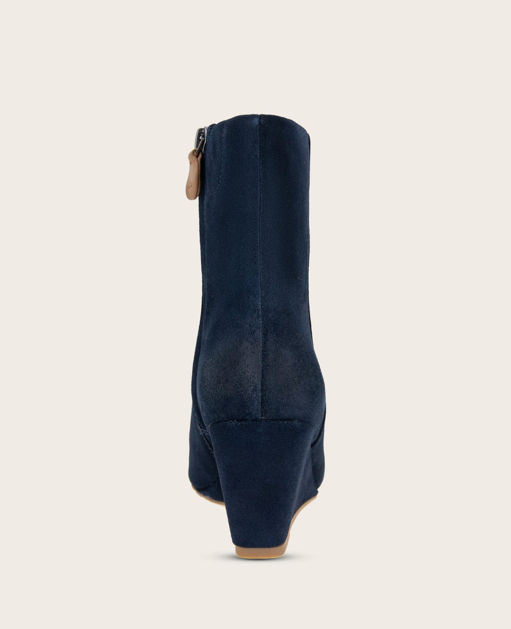 Kenneth Cole GENTLE SOULS - Nash Suede Side Zip Wedge Bootie | NAVY SUEDE